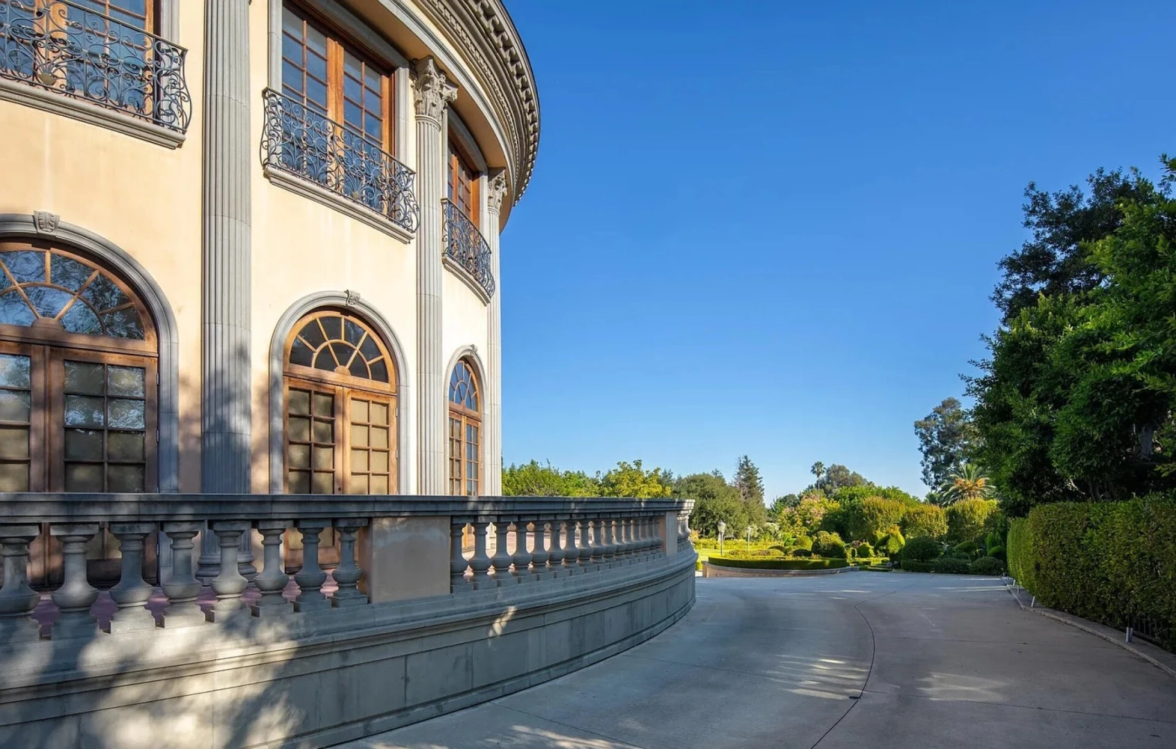 The Oakland Mansion