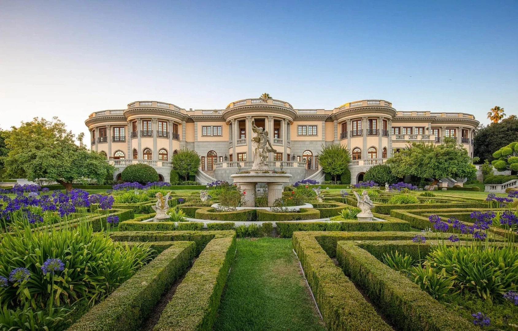 The Oakland Mansion