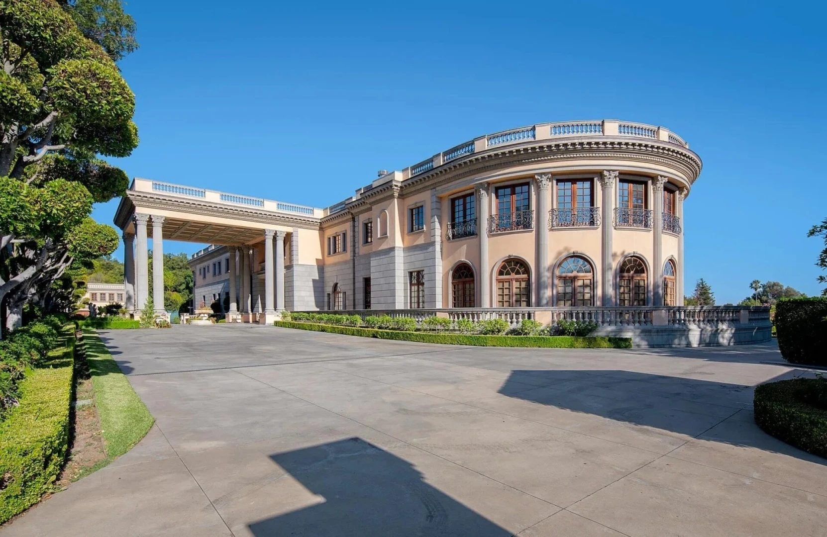 The Oakland Mansion