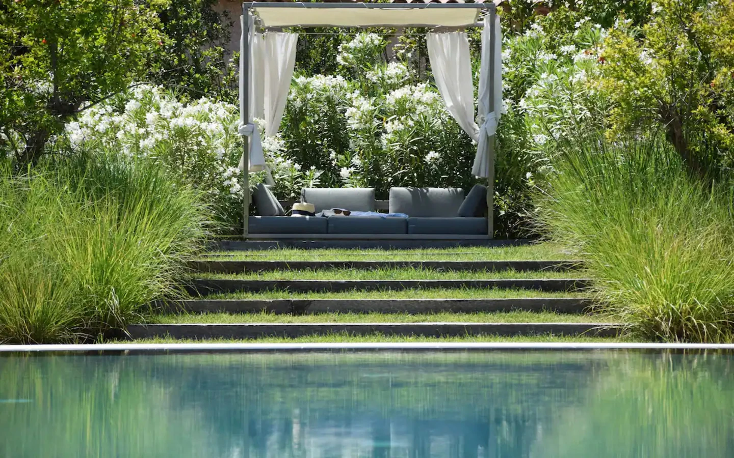 The Voileblanche Villa