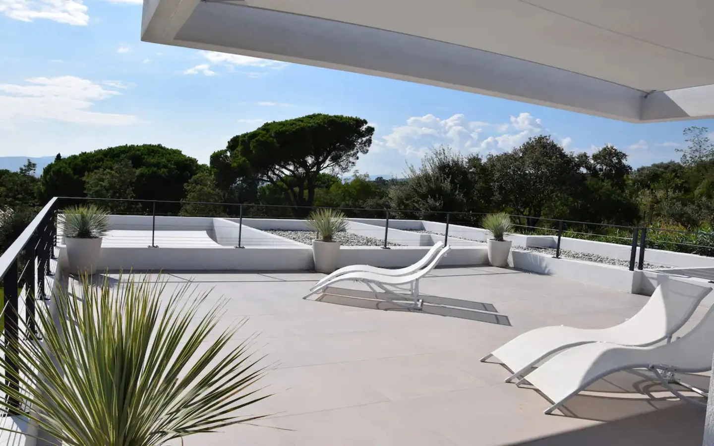 The Voileblanche Villa