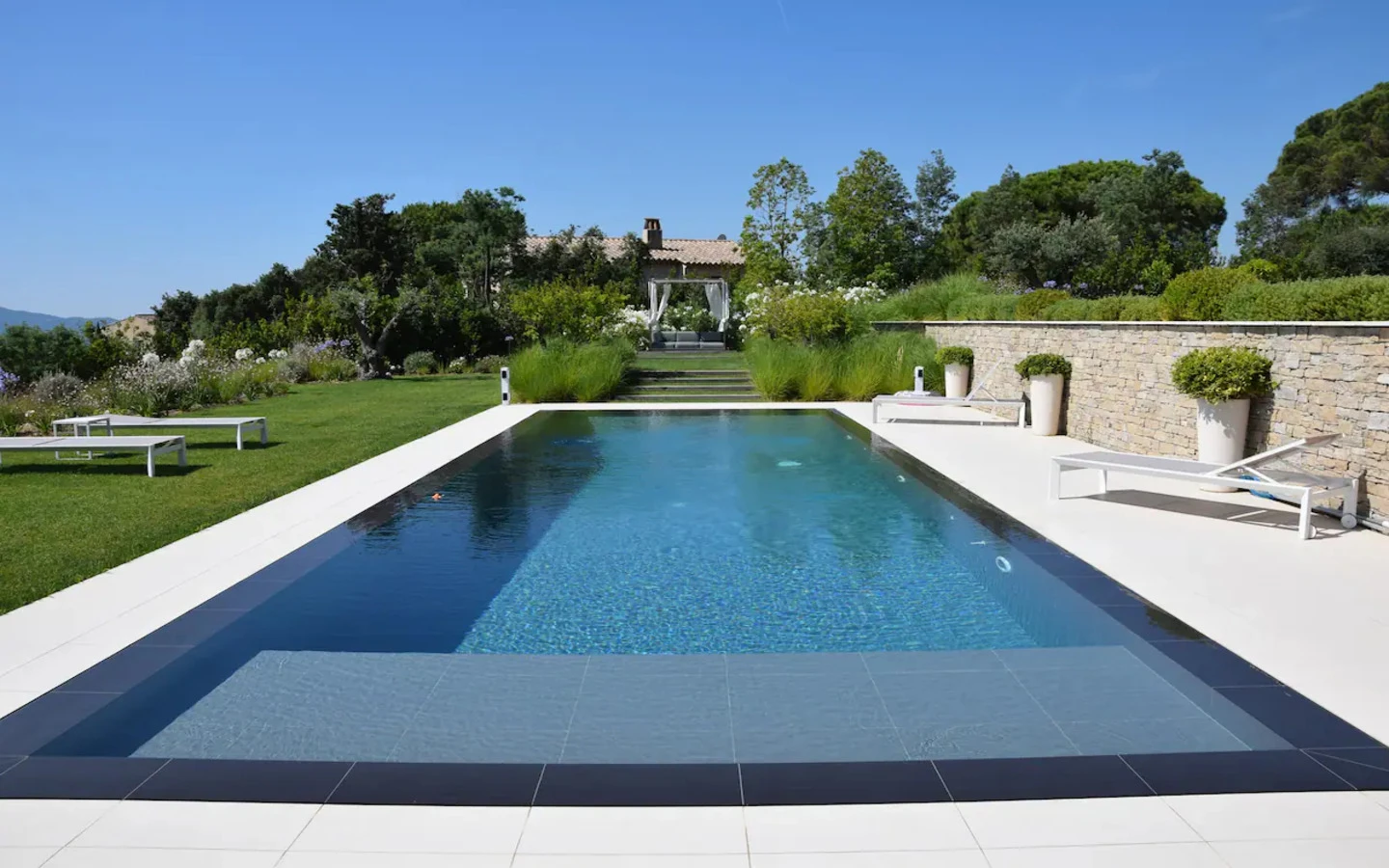 The Voileblanche Villa