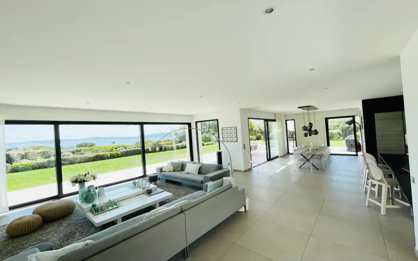 The Voileblanche Villa