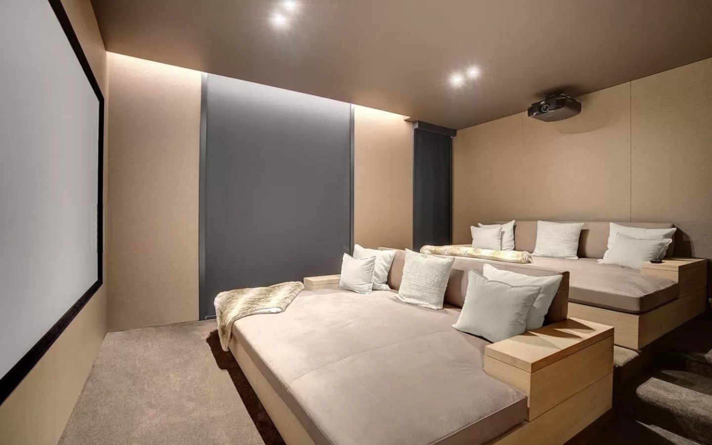 The Venetian Mansion