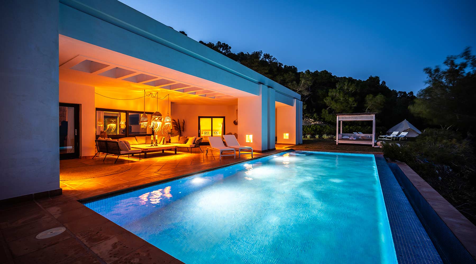 luxury home rental company