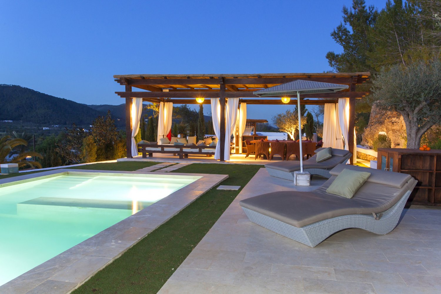 Top 5 Reasons to Choose an Ibiza Mansion Rental for Your Next Vacation