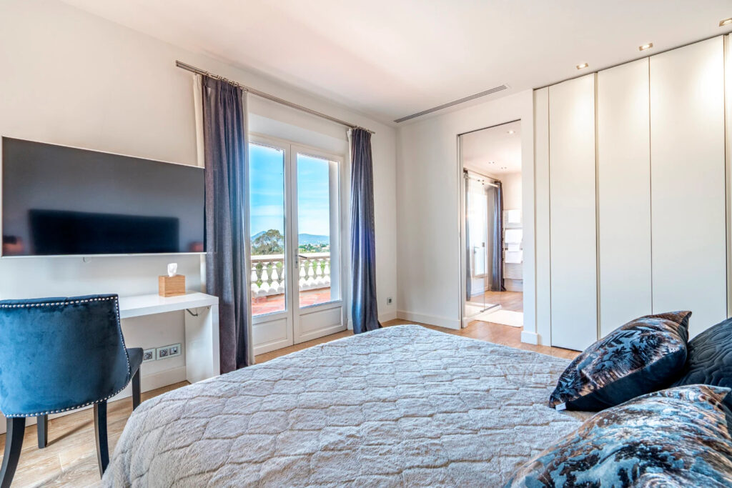 Bedroom  8