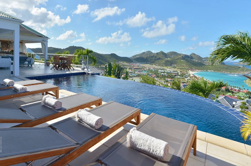 luxury home rental company