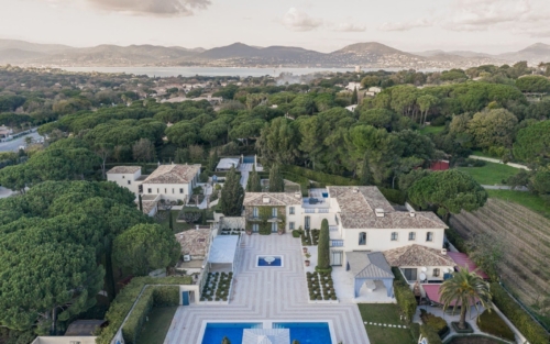 5 Beach Clubs Incontournables à Saint-Tropez — Été 2026