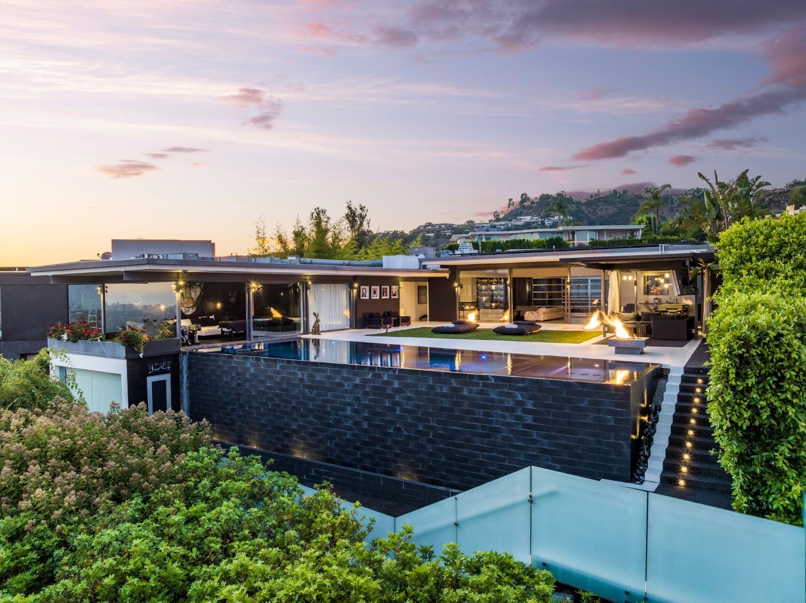 Booking Los Angeles Luxury Villa on Airbnb Vs. Concierge Company