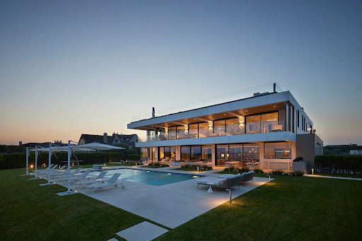 villas in the Hamptons