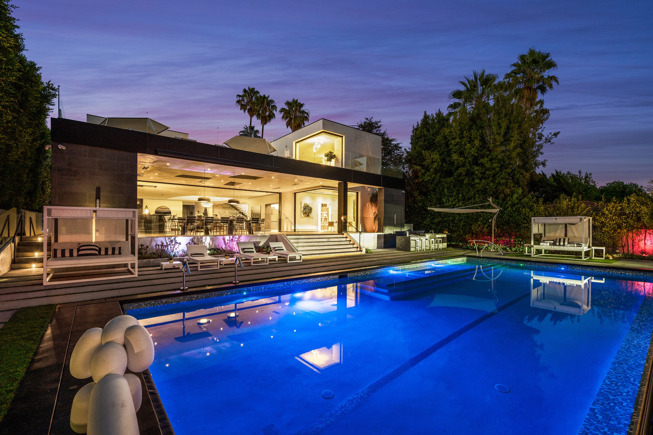 Luxury villas to rent in LA with panoramic city views