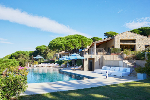 5 Beach Clubs Incontournables à Saint-Tropez — Été 2026