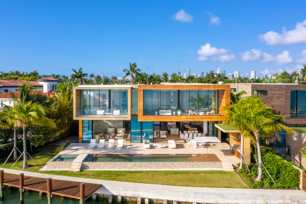 Booking a Miami Luxury Villa on Airbnb vs. Concierge Company