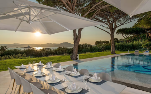 5 Beach Clubs Incontournables à Saint-Tropez — Été 2026