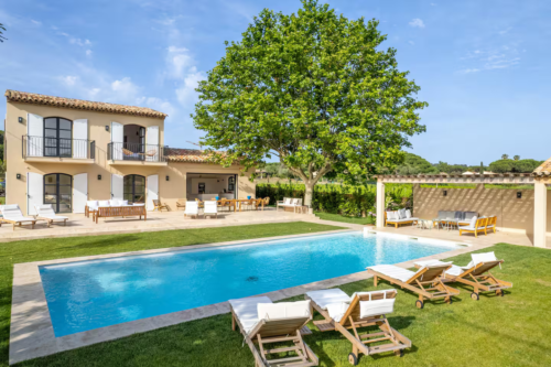 Why You Need a Concierge to Book St Tropez Restaurants in July and August