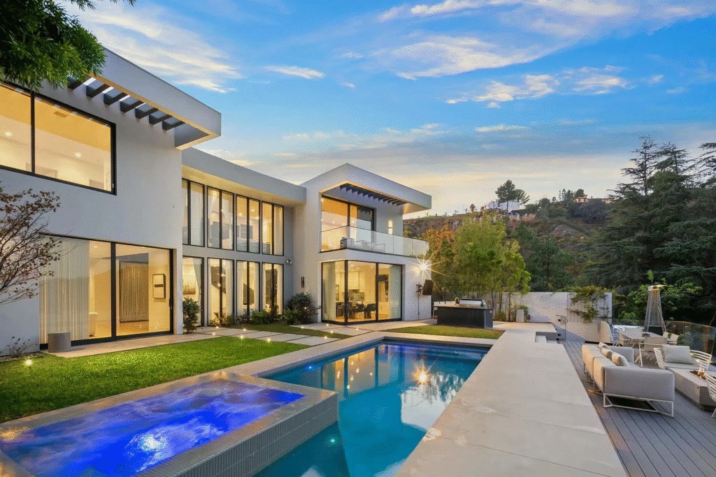 Los Angeles Villa Rental | Exclusive vs Non-Exclusive Management