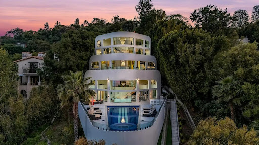 The Yacht Mansion 