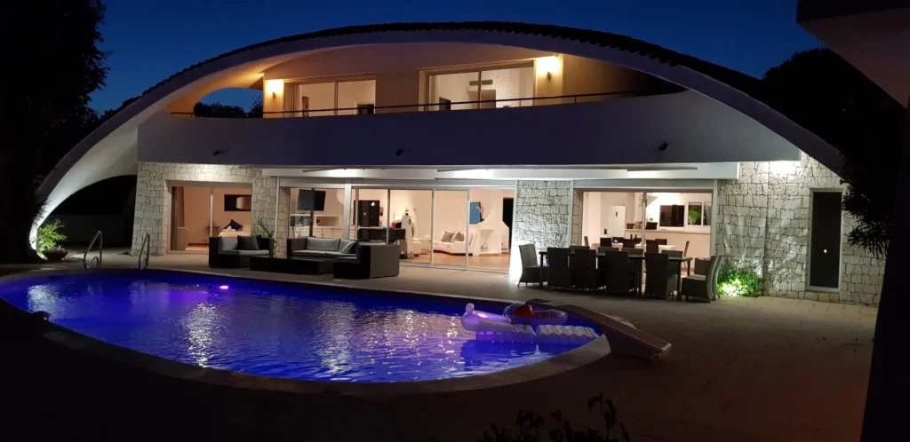The Roxy Villa