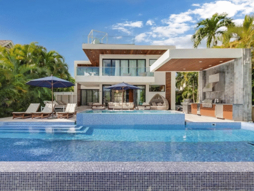 5 Reasons Celebrities Love Luxury Yacht Charters in Miami
