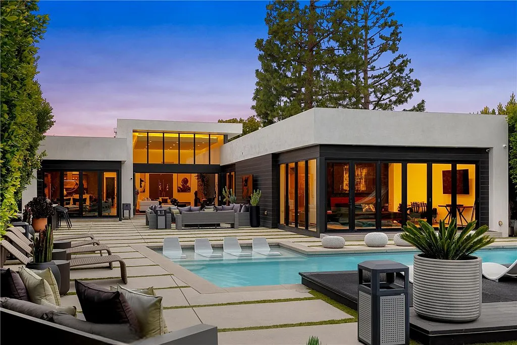 Luxurious Christmas Escape: Villa Rentals in Los Angeles for the Holiday season 2025