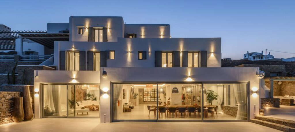 Why Americans Spend Their Holidays in Mykonos