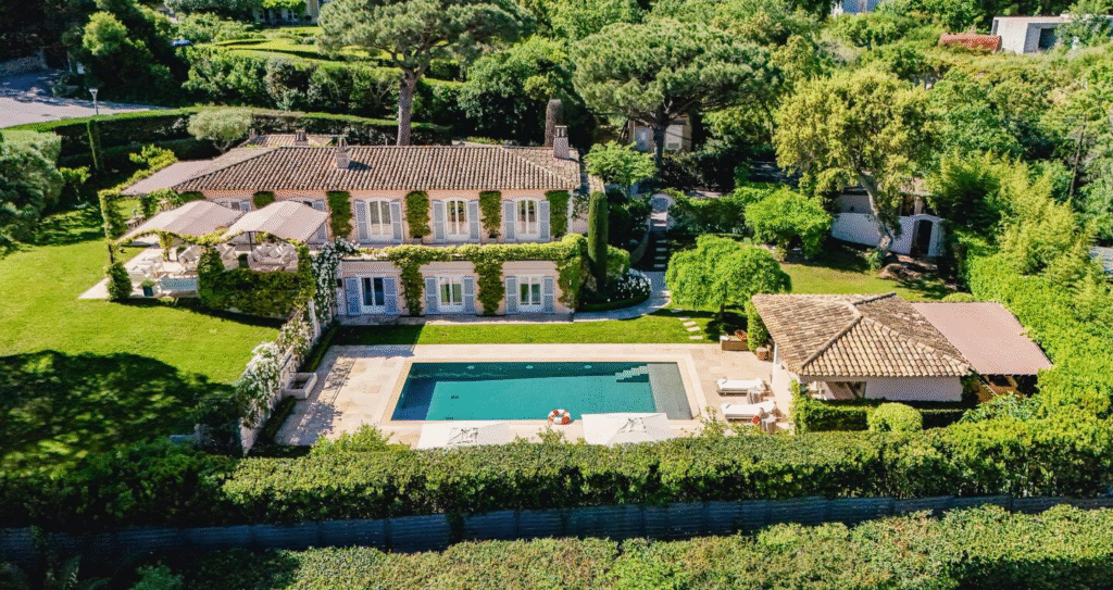 What are the best areas to rent a villa in Saint-Tropez?
