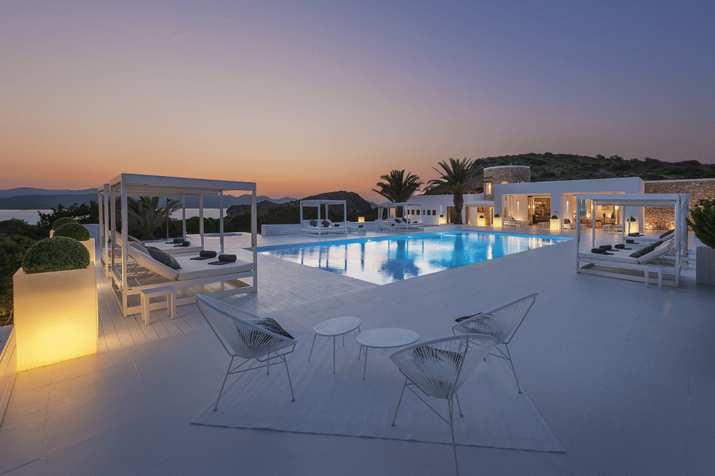 What Are the Best Family-Friendly Beaches in Ibiza That Have Facilities and Are Close to Restaurants