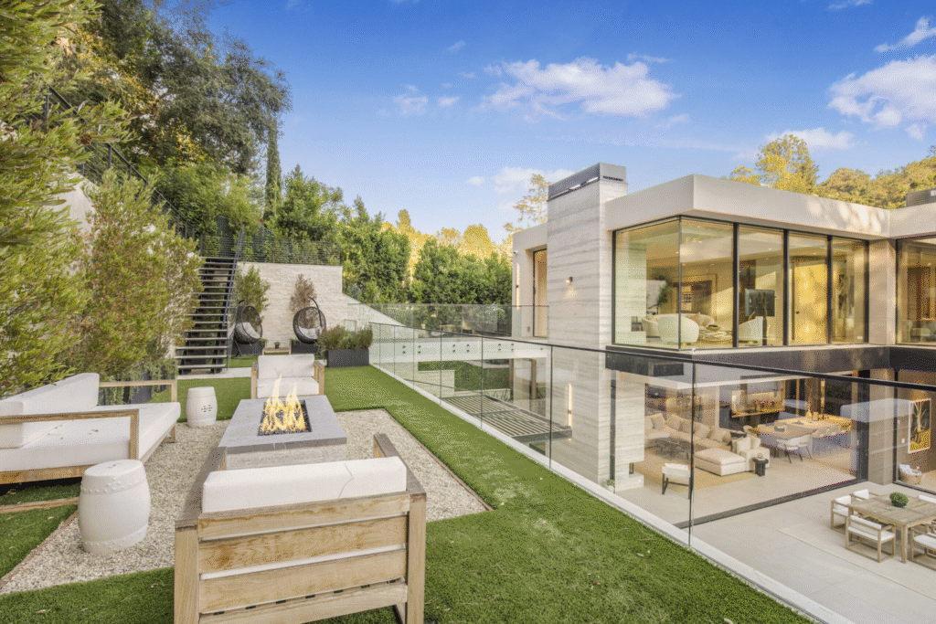 What Makes Los Angeles the Perfect City for a Cozy Thanksgiving Getaway?