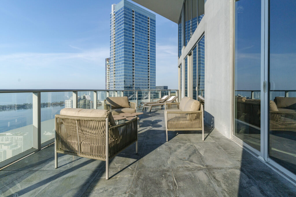 Christmas in Miami 2025: Luxury Villas with Private Beach Access