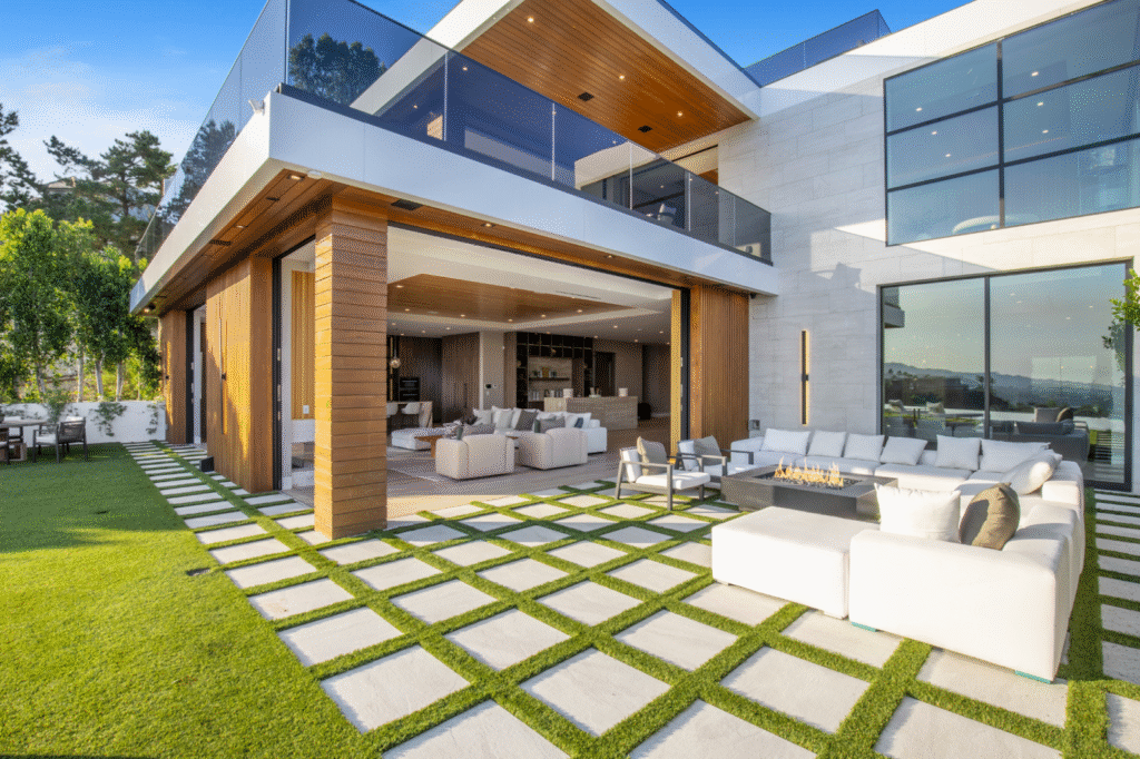 After Party at These 5 Villa Rentals in LA | Golden Globe Awards
