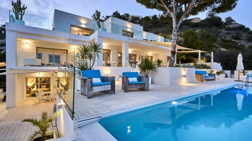 Location Villa Luxe Ibiza : Les Meilleures Villas avec Piscine pour un Voyage en Famille
