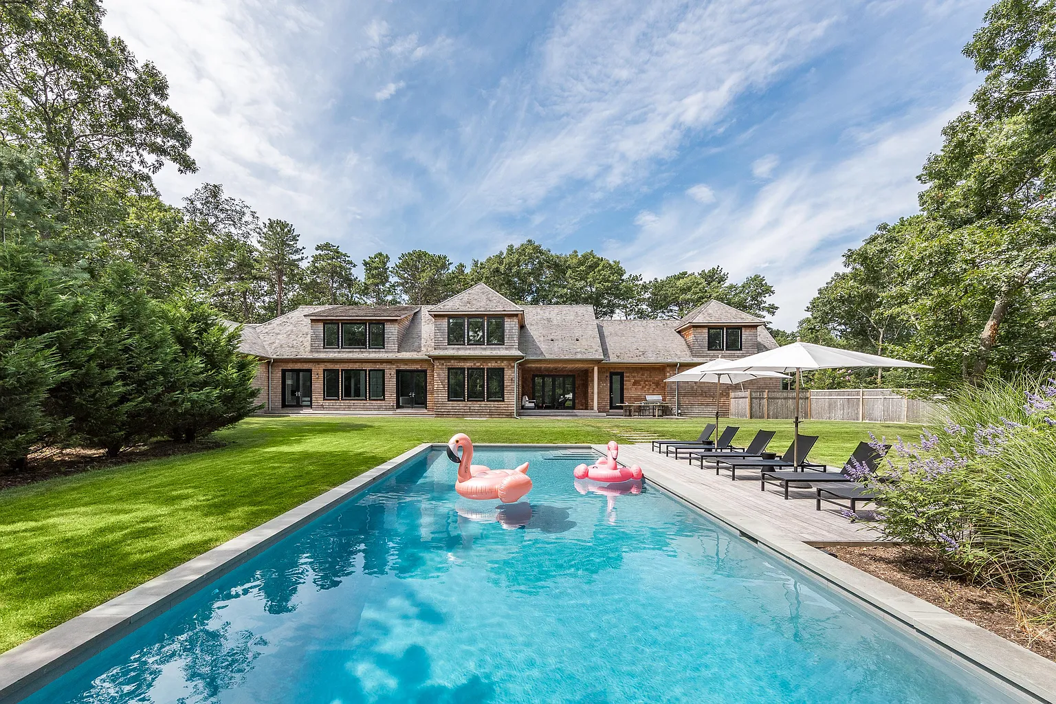 Current Listings for Luxury Hamptons Villa Rentals Across All Major Hamptons Towns
