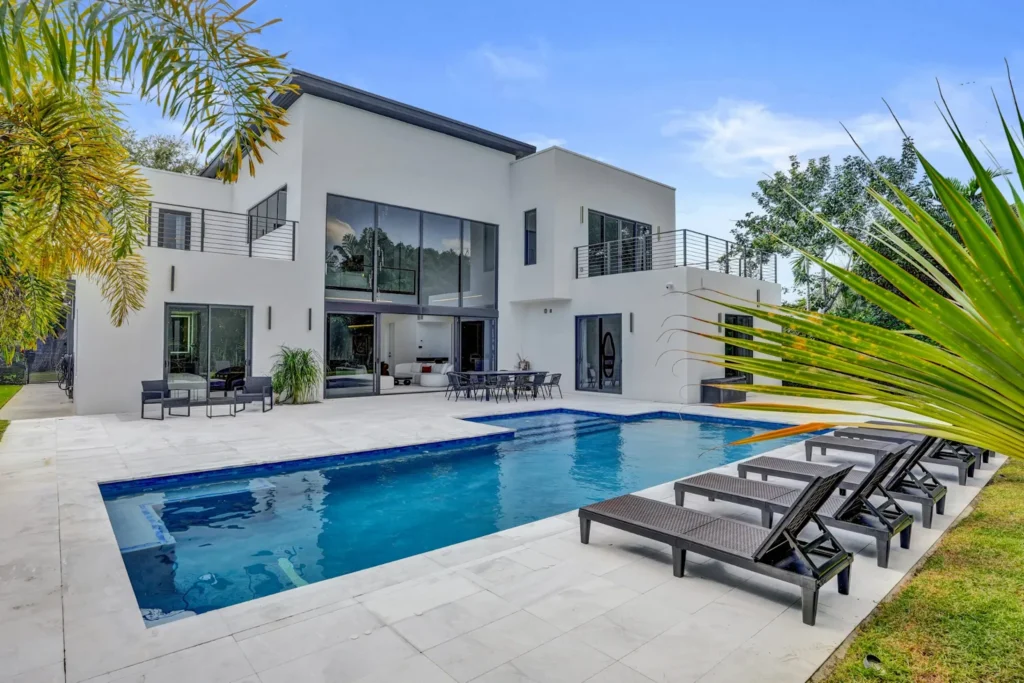 Where to Find Luxury Villa Rentals in Miami With a Private Pool?