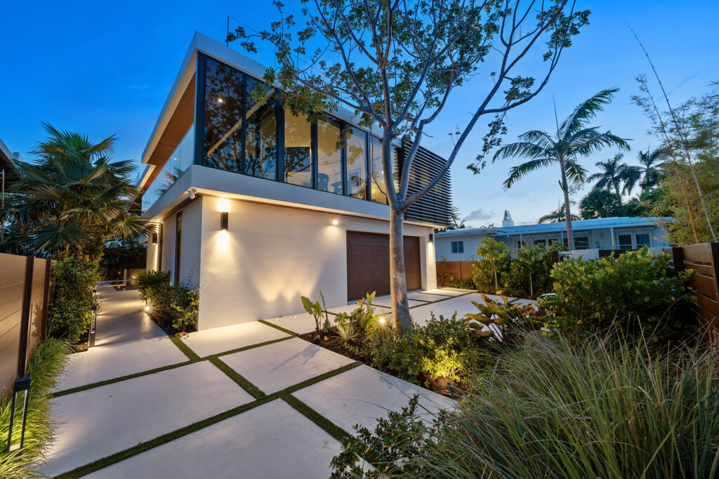 What are some good luxury vacation rental options in Miami?