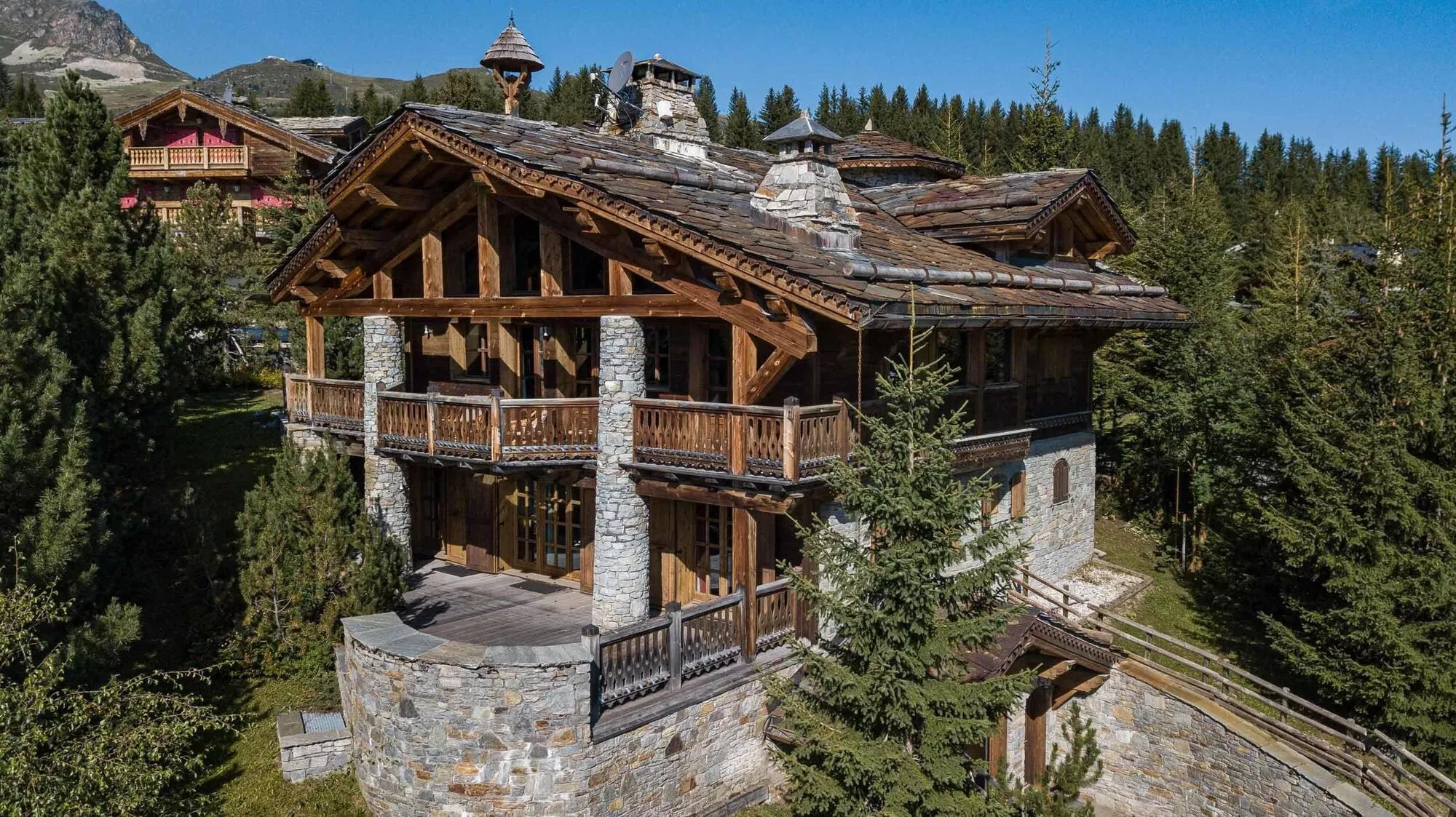 Luxury Chalet Rentals in Courchevel 1850 Close to the Slopes