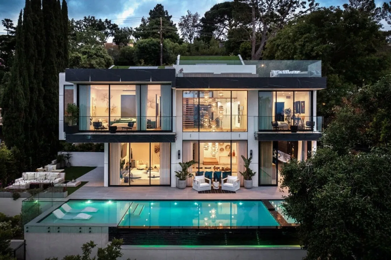 What Is the Most Exclusive Neighborhood in Los Angeles?