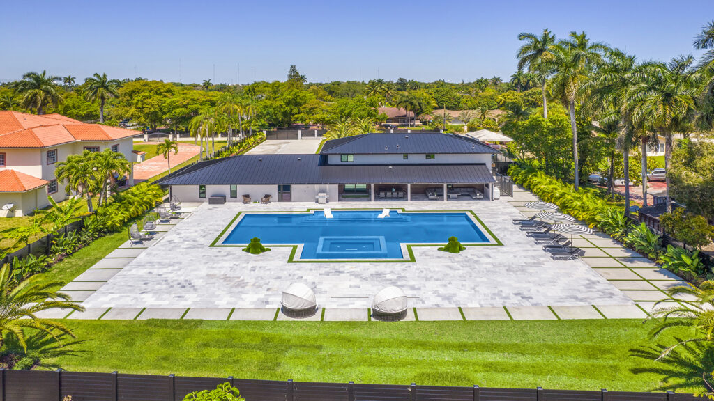 Do Miami Vacation Homes Offer Amenities for Hosting Family Gatherings, Like Large Dining Areas and Kitchens?