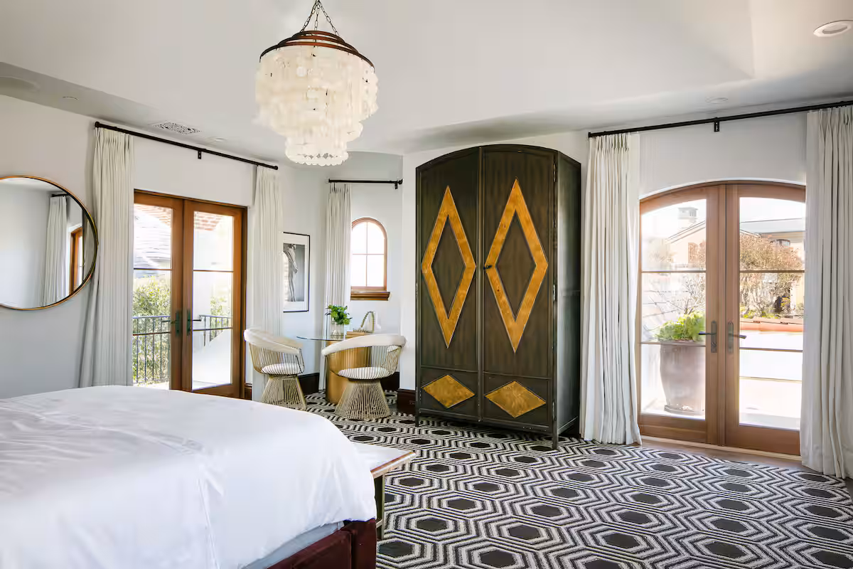 The Shorecliff Villa