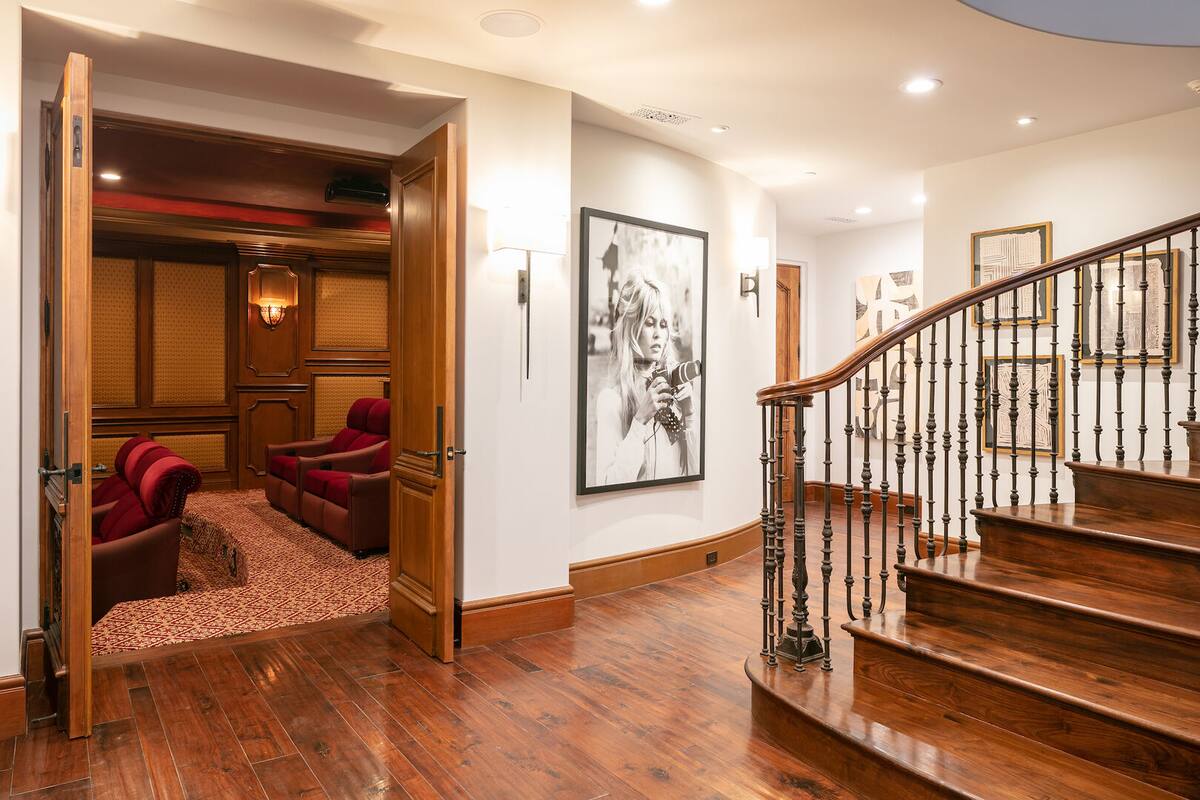 The Shorecliff Villa