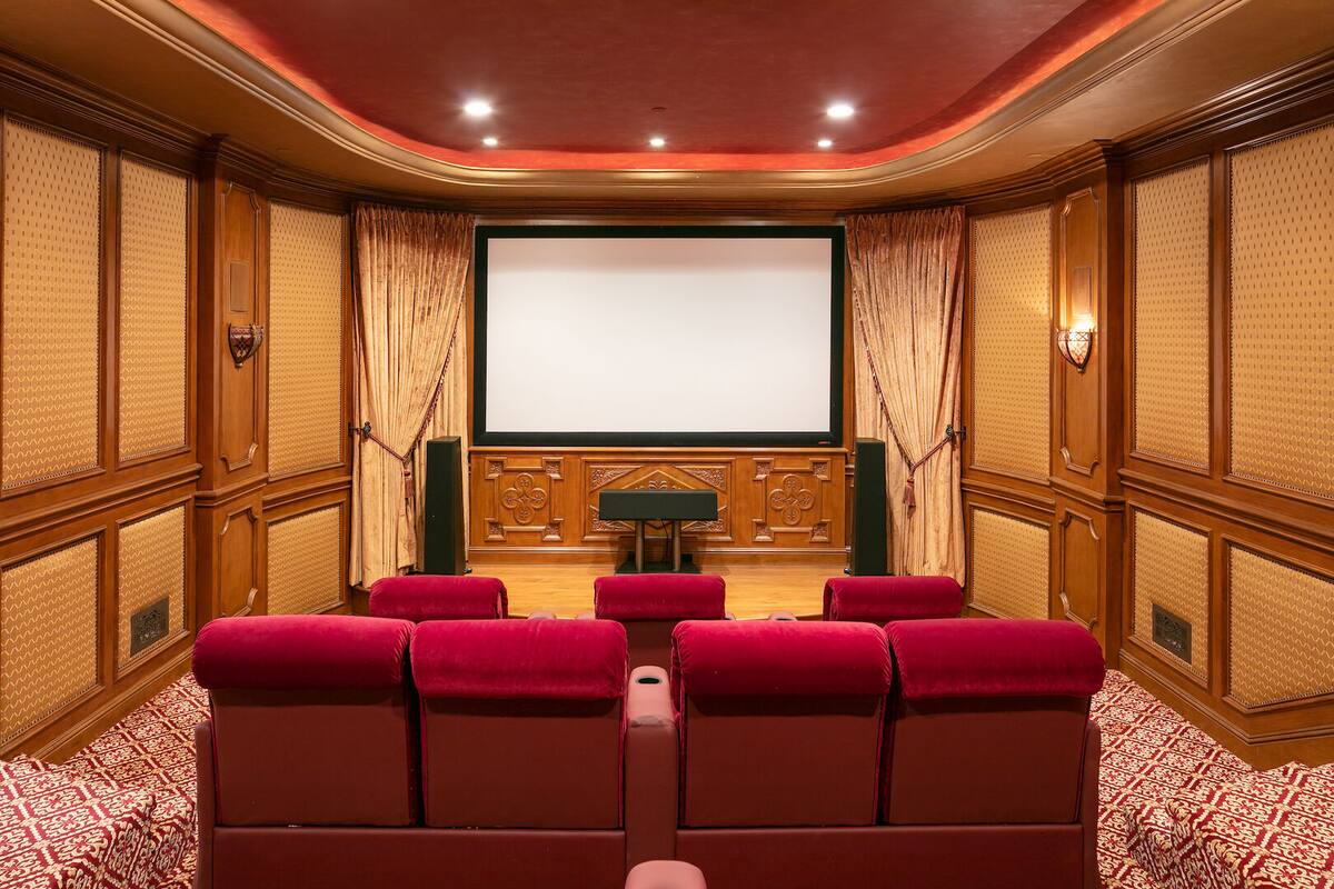 The Shorecliff Villa