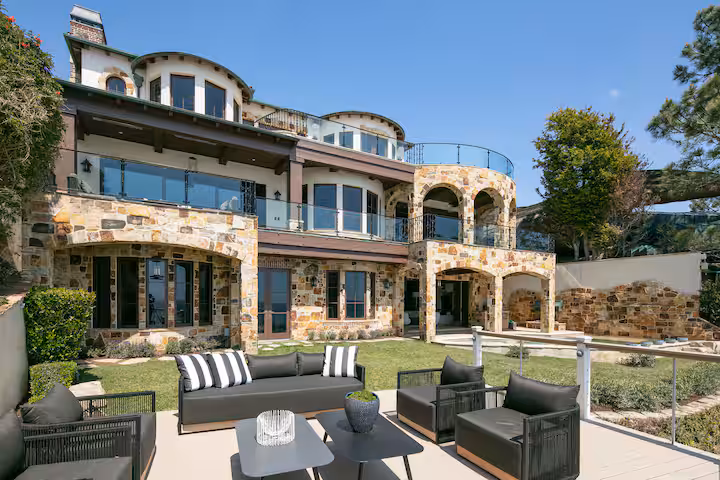 The Shorecliff Villa