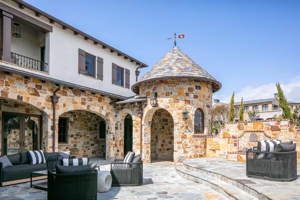 The Shorecliff Villa