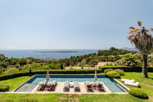 The Carlton Villa