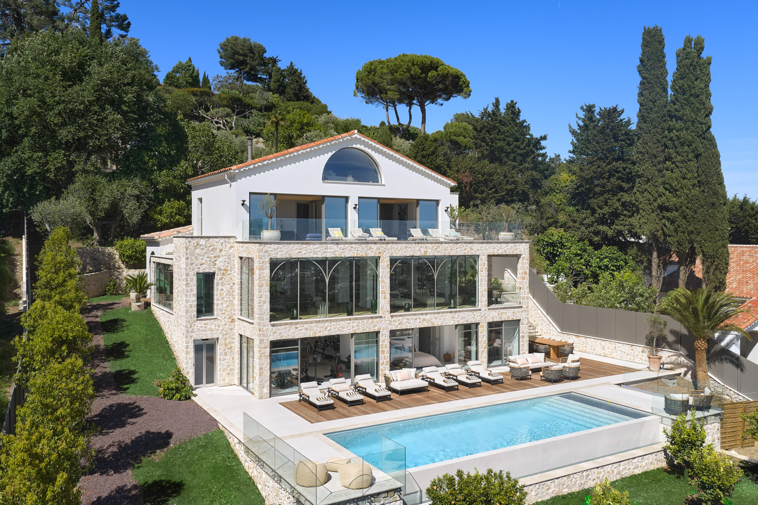 The Eagle Villa
