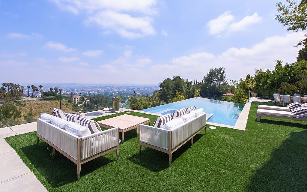 The Beverlycrest Villa