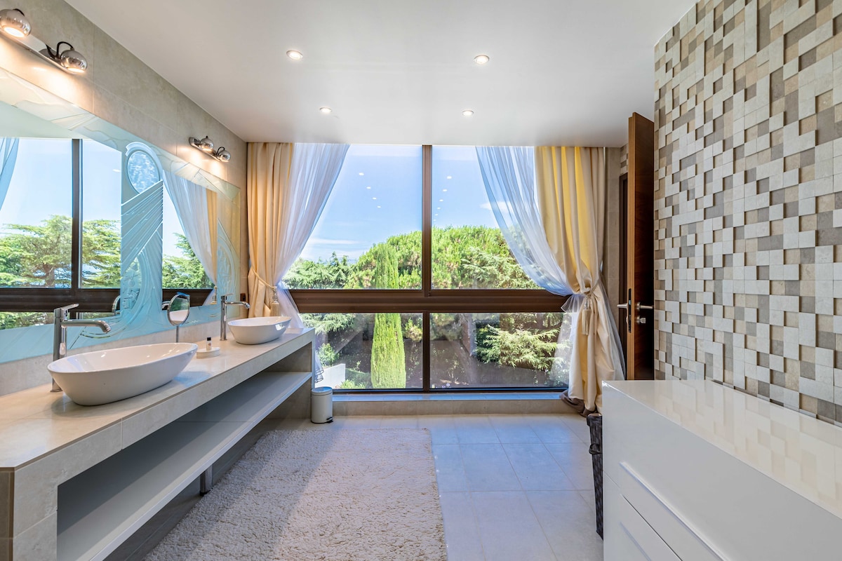 The Emmi Villa