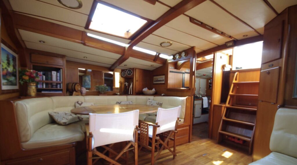 Cnb Yacht