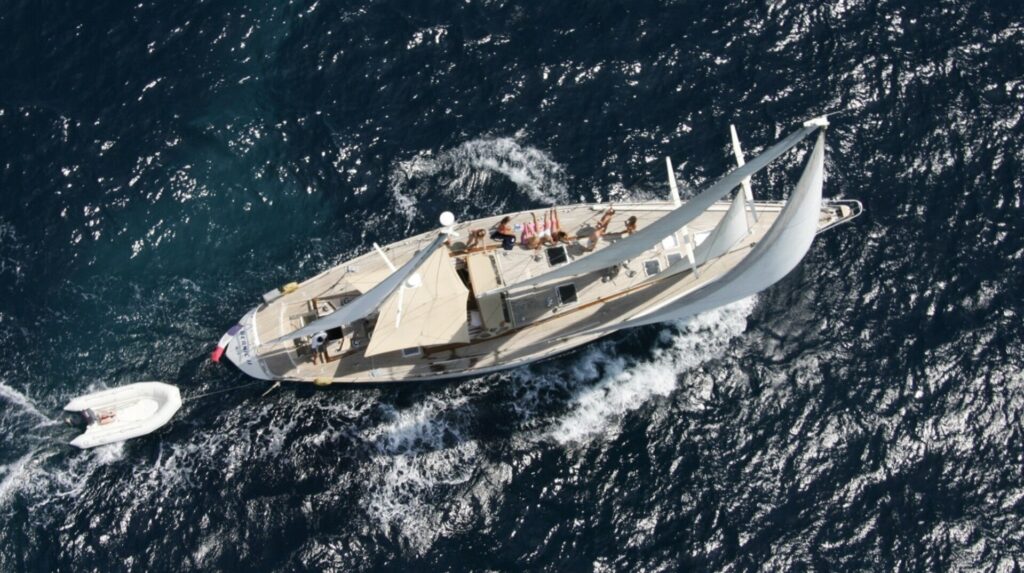 Cnb Yacht