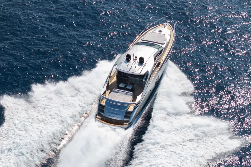 Pershing 70